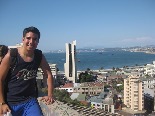 Javier overlooking the port of Valparaiso.JPG